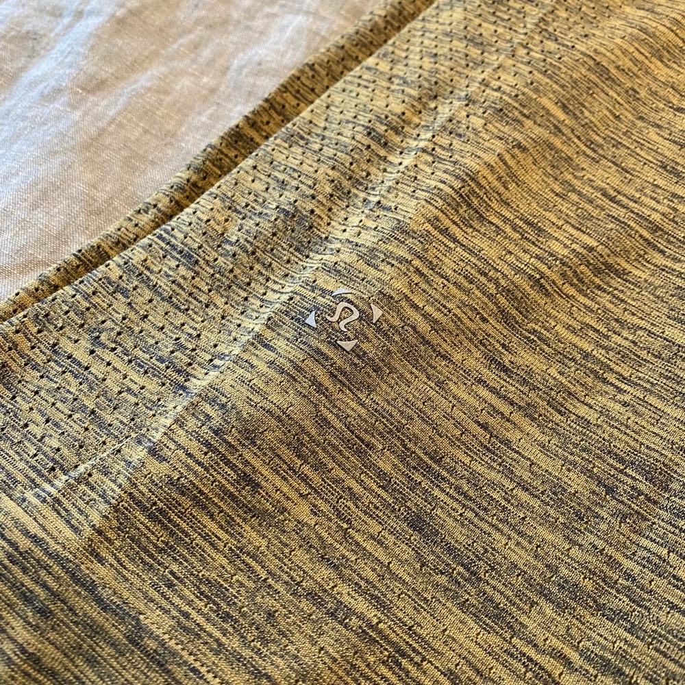 Lululemon tee